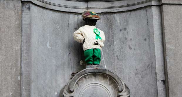 Manneken-Pis-statue-Brussels-Irish-costume