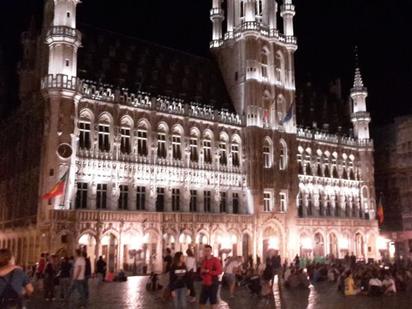 grand-place-brussels-(by-renata-riva)