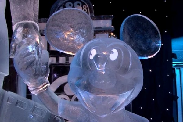 Disneyland-Paris-in-Ice-Sculptures