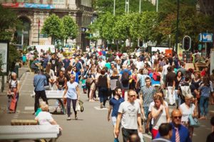 crowd-debrouckere-pietonnier-foot-walk-marcher-centre-ville-mayeur-boulevrd-anspach-foule-marcheurs-promeneurs-urbanisme-city-bruxelles-brussels2-750x500